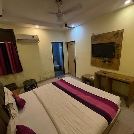 Hotel Golden Gate New Delhi Buitenkant foto