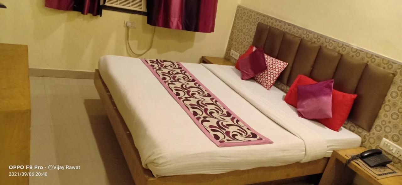 Hotel Golden Gate New Delhi Buitenkant foto