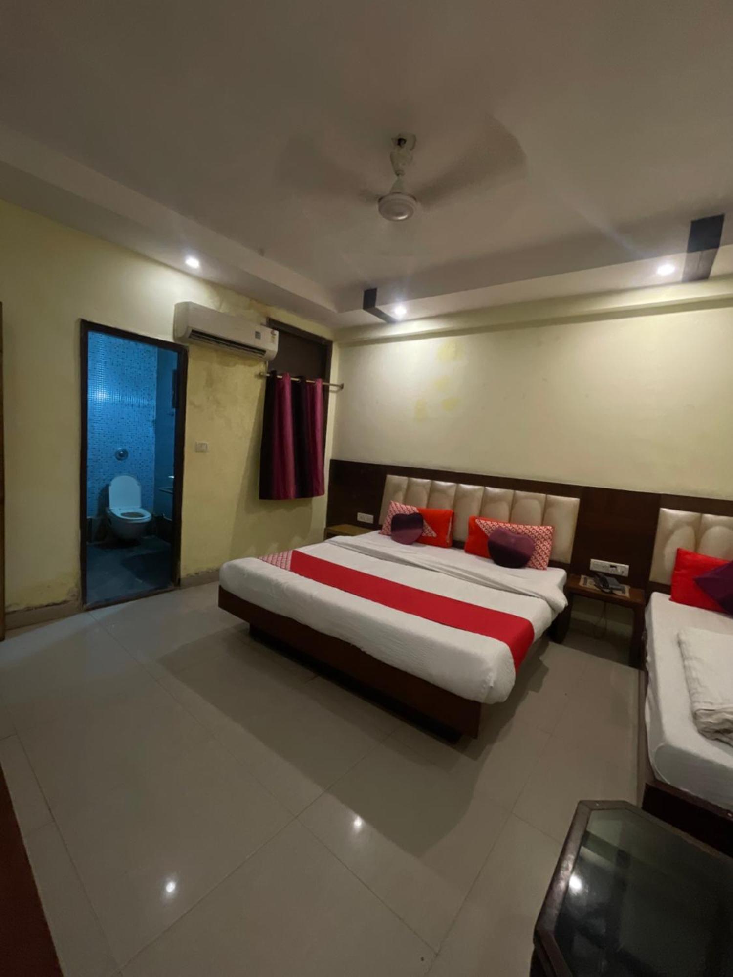 Hotel Golden Gate New Delhi Buitenkant foto