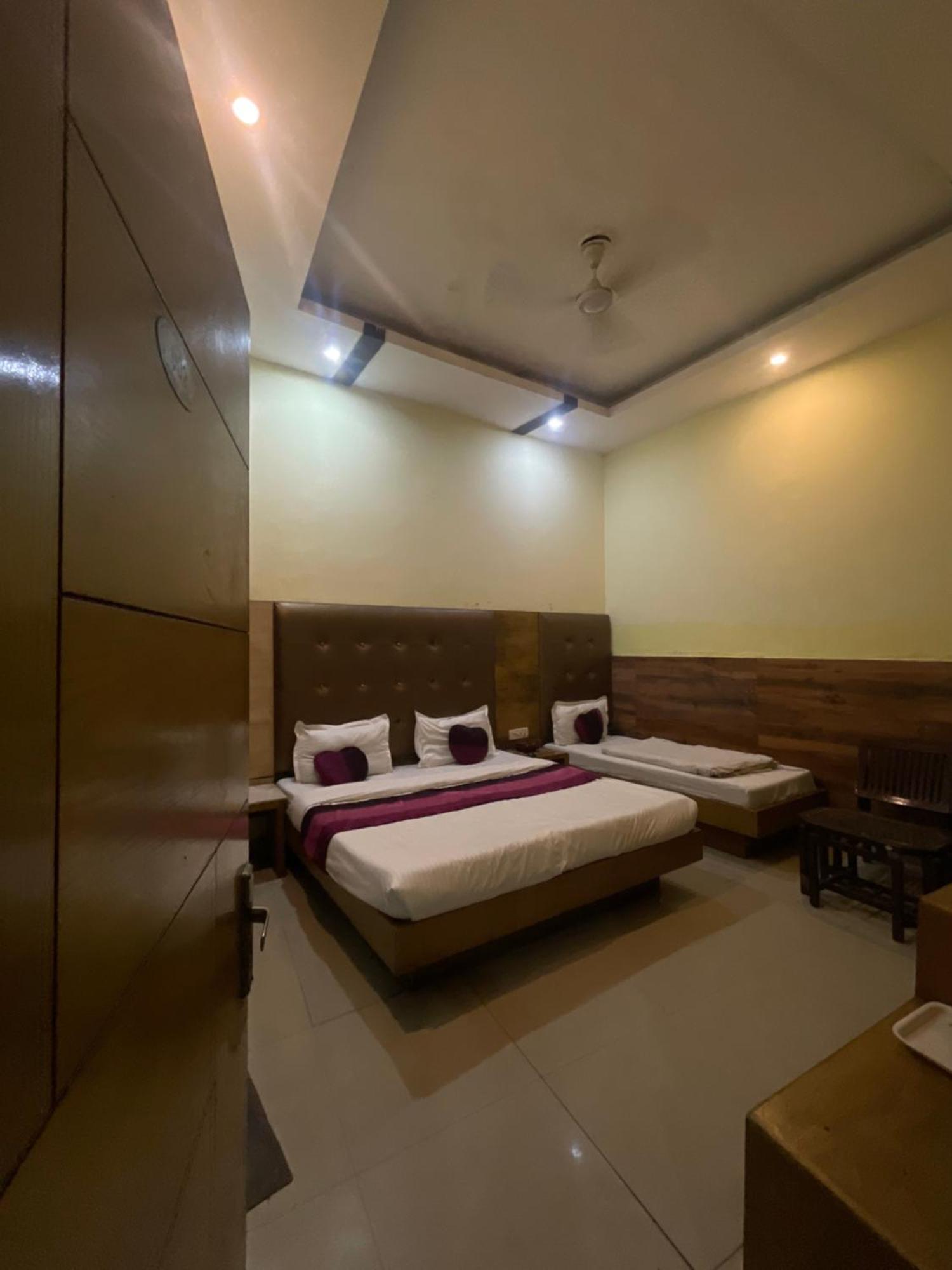 Hotel Golden Gate New Delhi Buitenkant foto