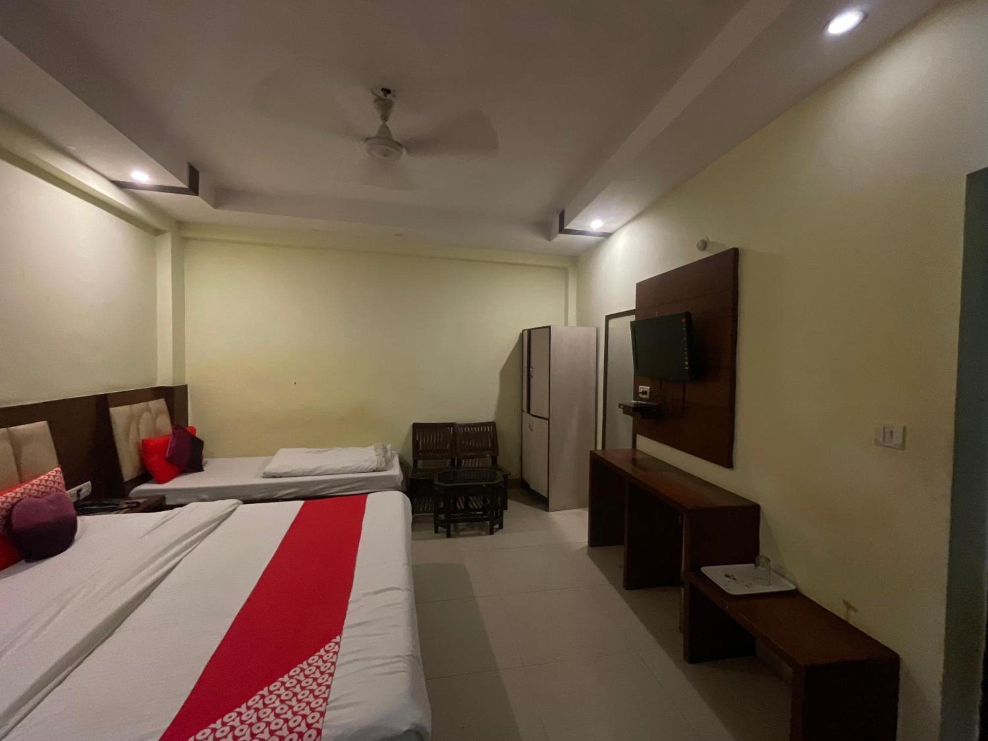 Hotel Golden Gate New Delhi Buitenkant foto