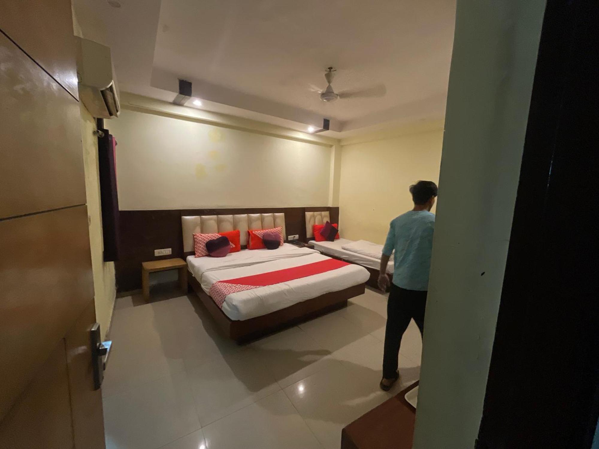 Hotel Golden Gate New Delhi Buitenkant foto
