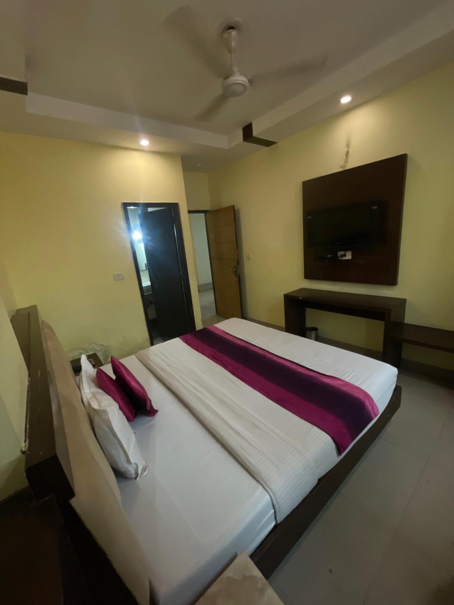 Hotel Golden Gate New Delhi Buitenkant foto