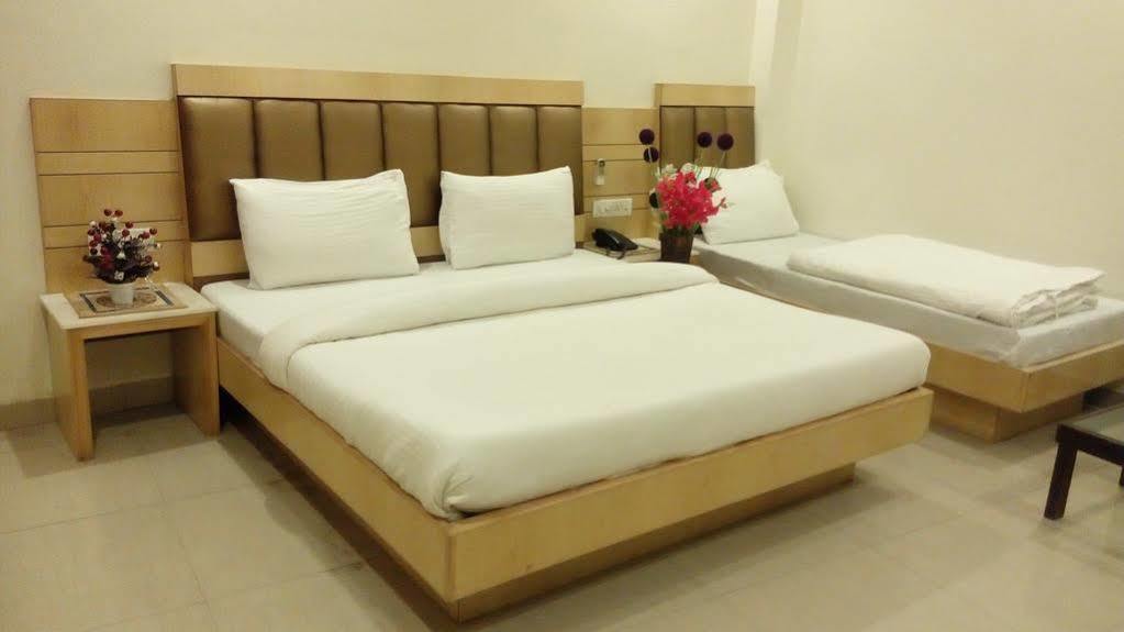 Hotel Golden Gate New Delhi Buitenkant foto